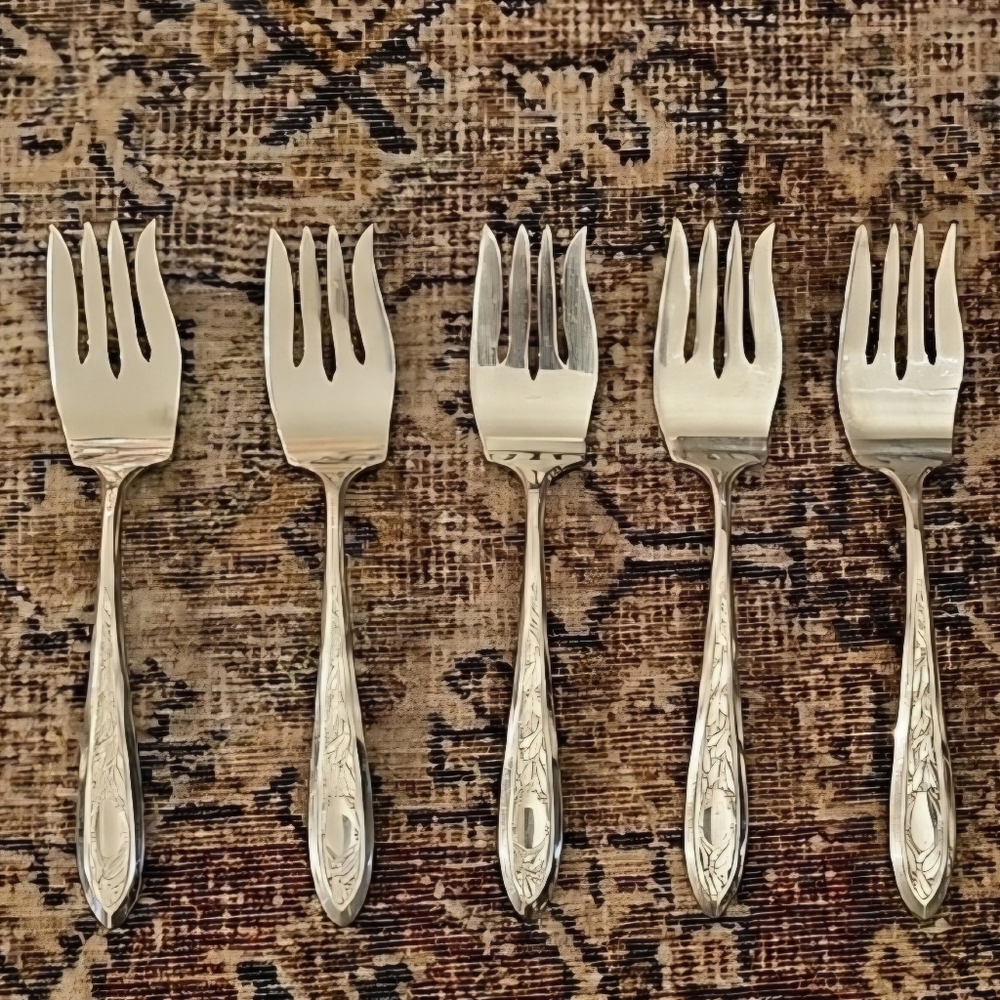 Set Of 5 Victory Silverplate Salad Forks, by Alvin From 1919